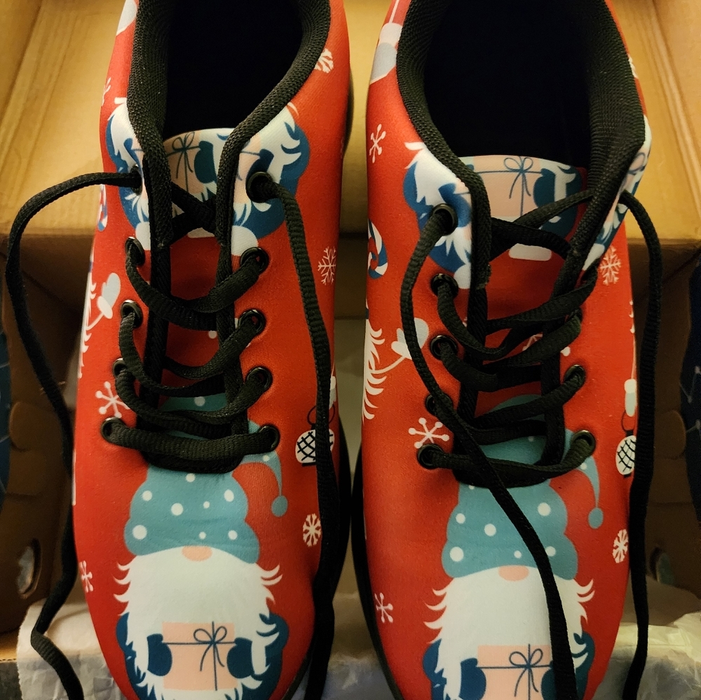 Womens size 11 gnome Christmas shoes!